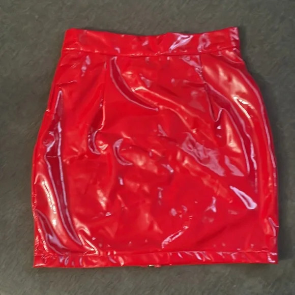 AKIRA Red Patent Mini Skirt with Front Zippers - Picture 4 of 5